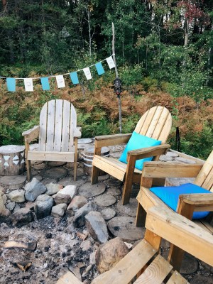 armchairs-bonfire-buntings-1451509